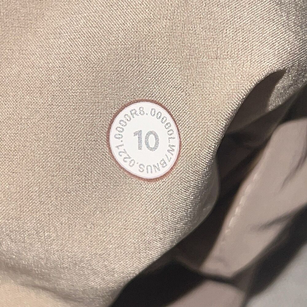 Lululemon Evergreen Short Cacao Almond Butter Size 10 W7BNUS Glyde Tan Brown - Picture 10 of 10